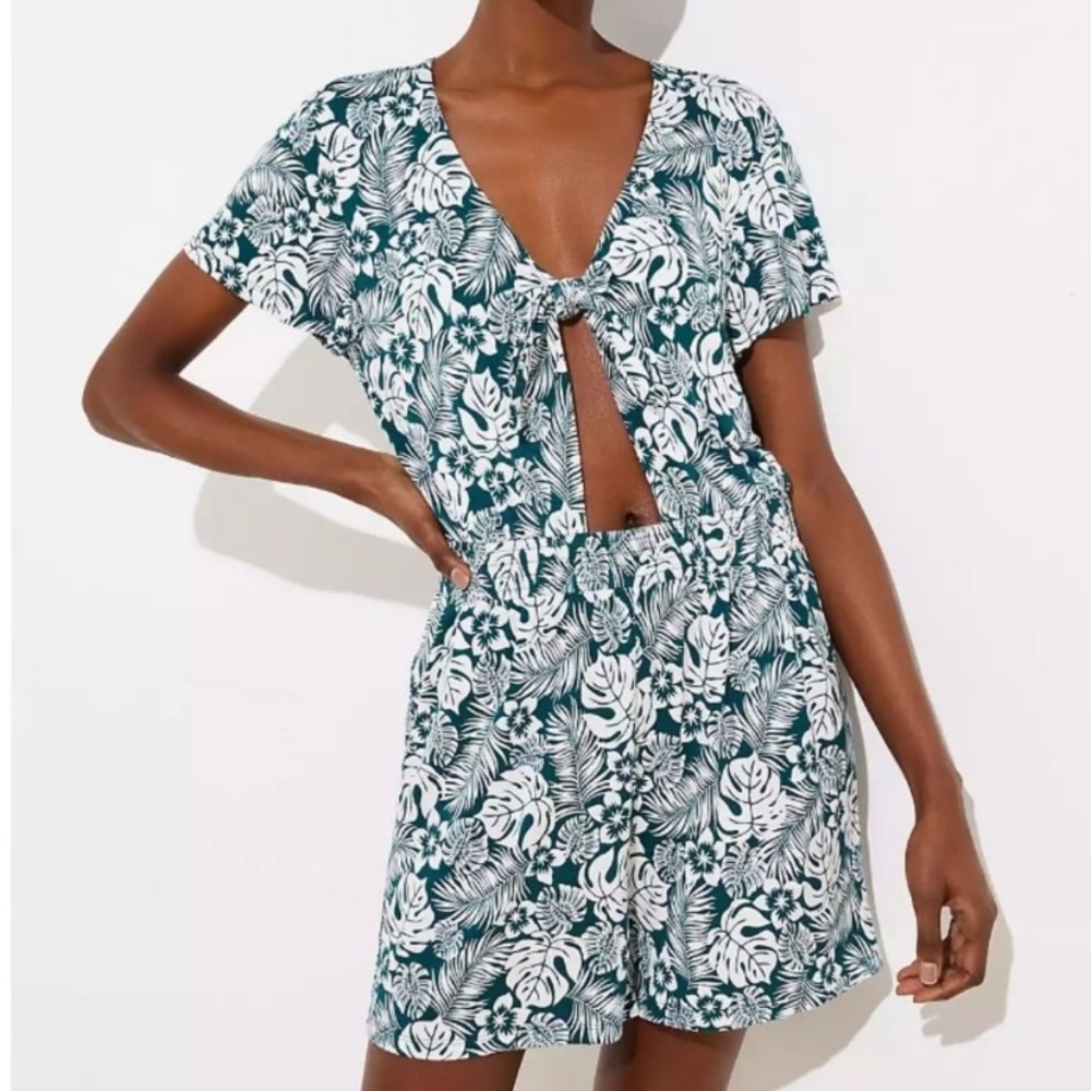 LOFT BEACH Floral Shorts Romper Green Size Medium w/ pockets- NWOT